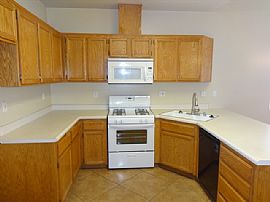 Single Family Home in Bakersfield, CA (Photo 3 of 6)