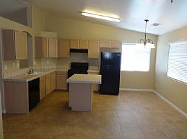 Single Family Home in Bakersfield, CA (Photo 3 of 6)