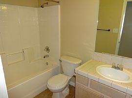 Single Family Home in Bakersfield, CA (Photo 4 of 6)