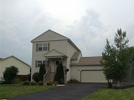 Single Family Home in Mukwonago, WI