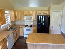 Single Family Home in Stansbury Park, UT (Photo 3 of 5)