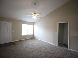 Single Family Home in Murfreesboro, TN (Photo 2 of 5)