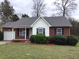 Single Family Home in Mount Juliet, TN