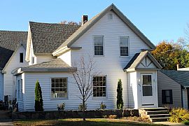 4 Br 3 Bath House Large Fenced in Backyard, Full-Basement in Portsmouth, NH