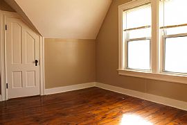 4 Br 3 Bath House Large Fenced in Backyard, Full-Basement in Portsmouth, NH (Photo 3 of 8)