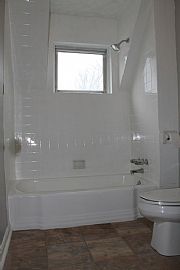 4 Br 3 Bath House Large Fenced in Backyard, Full-Basement in Portsmouth, NH (Photo 6 of 8)