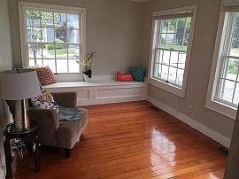 4 Br 3 Bath House Large Fenced in Backyard, Full-Basement in Portsmouth, NH (Photo 8 of 8)