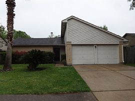 Single Family Home For Rent  in Houston, TX