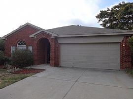 Single Family Home For Rent  in Fort Worth, TX