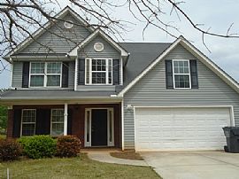 Single Family Home For Rent  in Snellville, GA