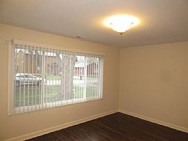 Beautifully Remodeled Home in a Nice Quiet Neighborhood!  in McHenry, IL (Photo 2 of 8)