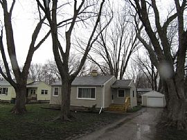 Beautifully Remodeled Home in a Nice Quiet Neighborhood!  in McHenry, IL (Photo 8 of 8)