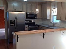 1013 Mccullough Ave Ne, Huntsville, Al 35801 in Huntsville, AL (Photo 9 of 12)