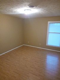  a Single Family Home That Contains 1,248 Sq Ft  in Georgetown, KY (Photo 7 of 9)