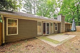 2034 S Cove Trl in Marietta, GA (Photo 2 of 12)