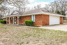 Wonder Full Home in Weatherford, TX (Photo 2 of 10)