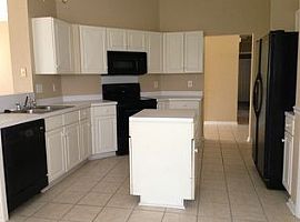 Home Is in Immaculate Condition in Charleston, SC (Photo 4 of 11)