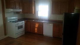 2 Bedroom Downtown with Parking in Bristol, RI (Photo 4 of 6)