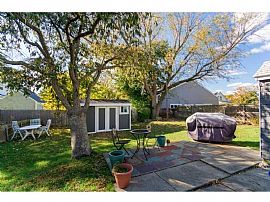 2 Bedroom Downtown with Parking in Bristol, RI (Photo 5 of 6)