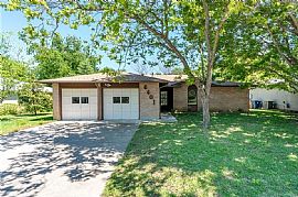 Updates Throughout This Home Has 3 Bedrooms and 2 Bathrooms in Austin, TX