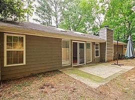 2034 S Cove Trl in Marietta, GA (Photo 9 of 10)