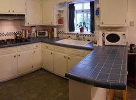 590 Harris Ct Sw in Marietta, GA (Photo 3 of 12)