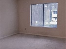 2211 Surrey Ct Se in Marietta, GA (Photo 8 of 12)