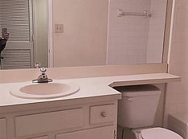 2211 Surrey Ct Se in Marietta, GA (Photo 9 of 12)