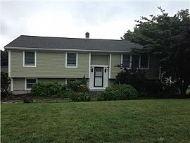 4 Bedrooms 3 Full Bathrooms in Middletown, RI
