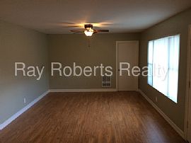 1 Beds 1 Baths Home in Long Beach, CA (Photo 2 of 2)