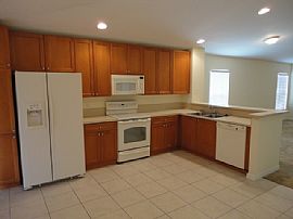 Single Family Home in Riverview, FL (Photo 4 of 7)