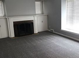 4595 Guilford St, Detroit, Mi 48224 2 Beds 1 Bath 1,044 Sqft in Grosse Pointe Park, MI (Photo 4 of 9)