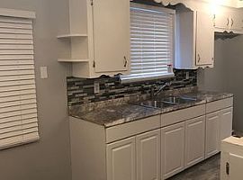 4595 Guilford St, Detroit, Mi 48224 2 Beds 1 Bath 1,044 Sqft in Grosse Pointe Park, MI (Photo 5 of 9)