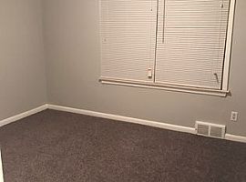 4595 Guilford St, Detroit, Mi 48224 2 Beds 1 Bath 1,044 Sqft in Grosse Pointe Park, MI (Photo 7 of 9)