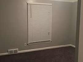 4595 Guilford St, Detroit, Mi 48224 2 Beds 1 Bath 1,044 Sqft in Grosse Pointe Park, MI (Photo 8 of 9)