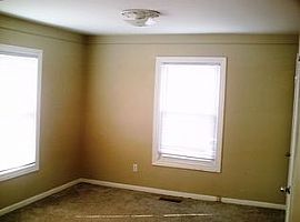  171 Birchwood Dr, Troy, Mi 48083 2 Beds 1 Bath 1,050 Sqft in Troy, MI (Photo 2 of 6)