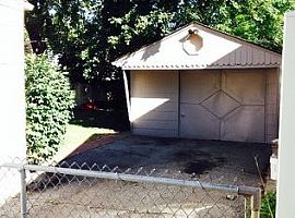  171 Birchwood Dr, Troy, Mi 48083 2 Beds 1 Bath 1,050 Sqft in Troy, MI (Photo 5 of 6)