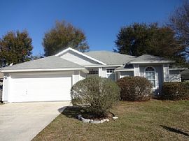 Single Family Home in Jacksonville, FL