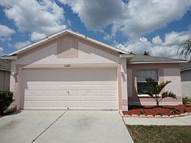 Single Family Home in Plant City, FL