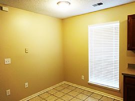 Single Family Home in Summerville, SC (Photo 4 of 6)