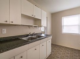  915 43rd Ave, Rock Island, Il 61201 2 Beds 1 Bath 732 Sqft in Rock Island, IL (Photo 2 of 6)