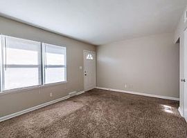  915 43rd Ave, Rock Island, Il 61201 2 Beds 1 Bath 732 Sqft in Rock Island, IL (Photo 3 of 6)