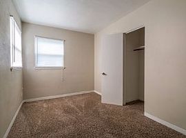  915 43rd Ave, Rock Island, Il 61201 2 Beds 1 Bath 732 Sqft in Rock Island, IL (Photo 5 of 6)