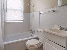  915 43rd Ave, Rock Island, Il 61201 2 Beds 1 Bath 732 Sqft in Rock Island, IL (Photo 6 of 6)