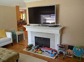  239 Oakhurst Pl, Menlo Park, Ca 94025 3 Beds 1 Bath 1,200 Sqft in Menlo Park, CA (Photo 2 of 9)