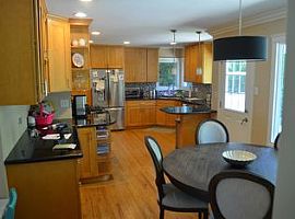  239 Oakhurst Pl, Menlo Park, Ca 94025 3 Beds 1 Bath 1,200 Sqft in Menlo Park, CA (Photo 3 of 9)