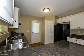3 Beds 2 Baths 1,246 Sq Ft 125 Saint Andrews Place Dr Columbia, in Columbia, SC (Photo 4 of 6)