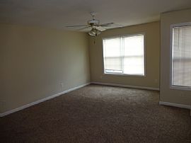Single Family Home For Rent in Douglasville, GA (Photo 4 of 6)