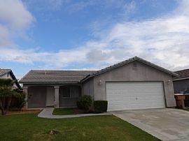 Single Family Home in Bakersfield, CA
