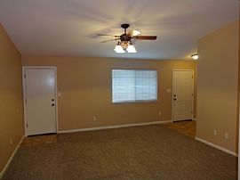 Single Family Home in Bakersfield, CA (Photo 2 of 5)